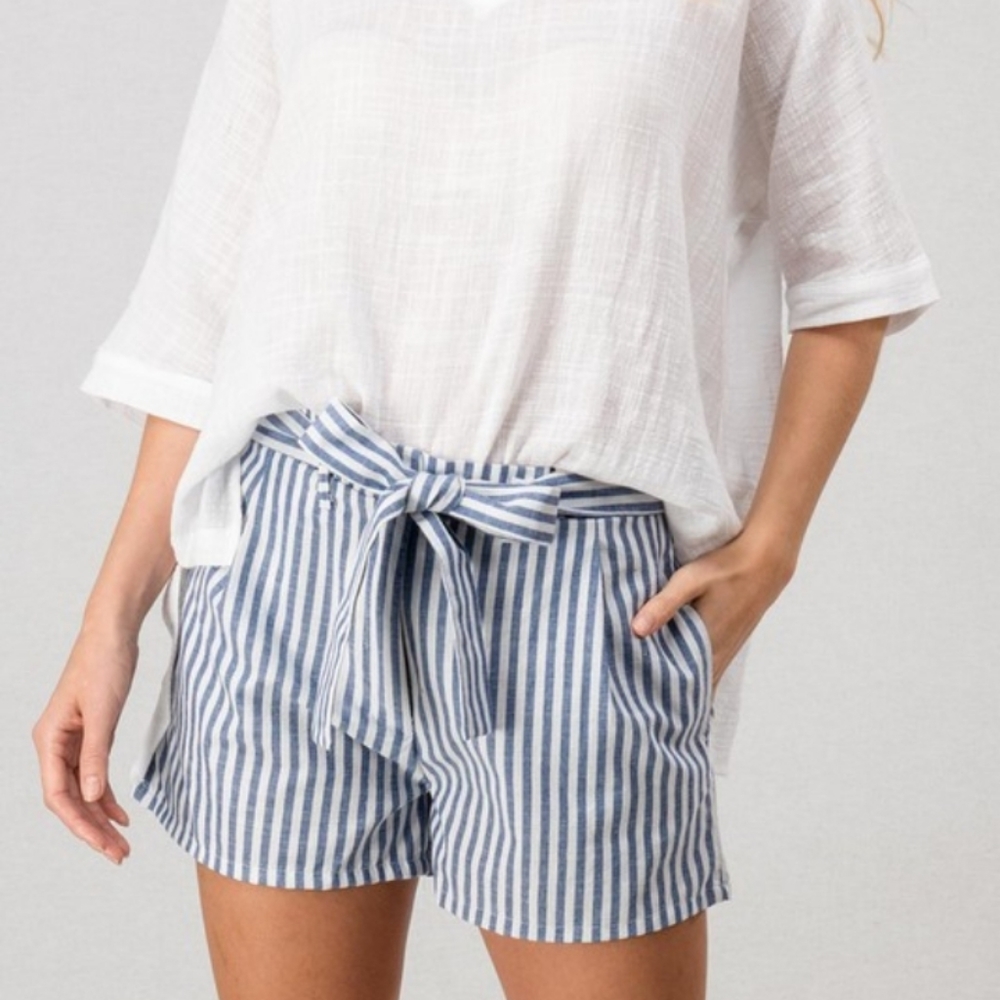 💥 2 FOR $20💥Striped shorts.
